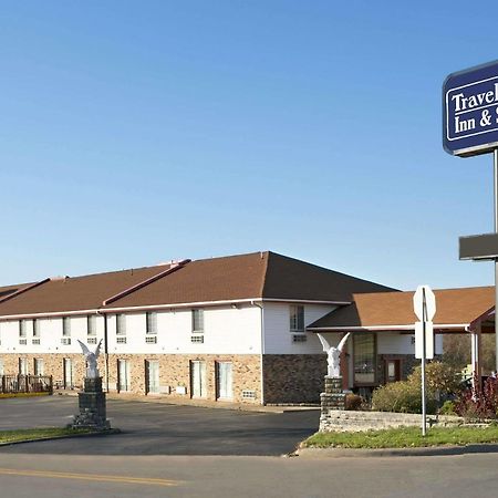 Travelodge Inn & Suites By Wyndham Muscatine Экстерьер фото