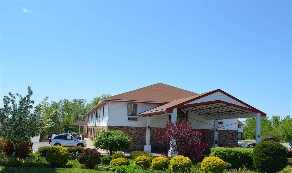 Travelodge Inn & Suites By Wyndham Muscatine Экстерьер фото