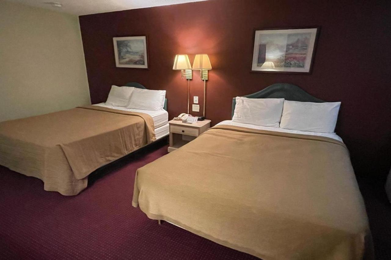Travelodge Inn & Suites By Wyndham Muscatine Экстерьер фото