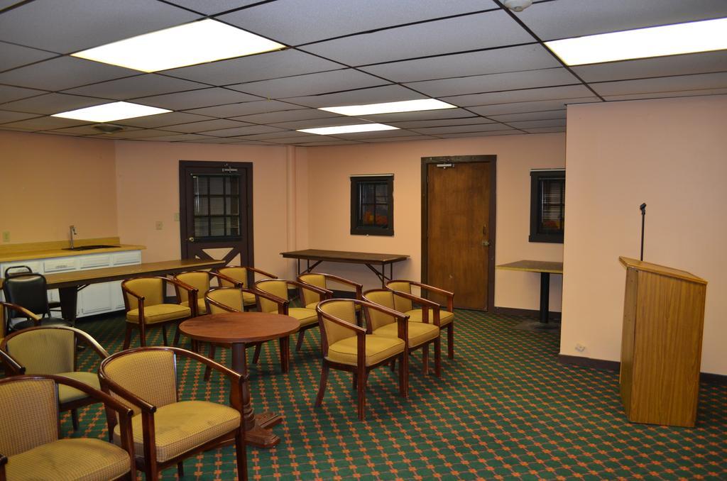 Travelodge Inn & Suites By Wyndham Muscatine Экстерьер фото